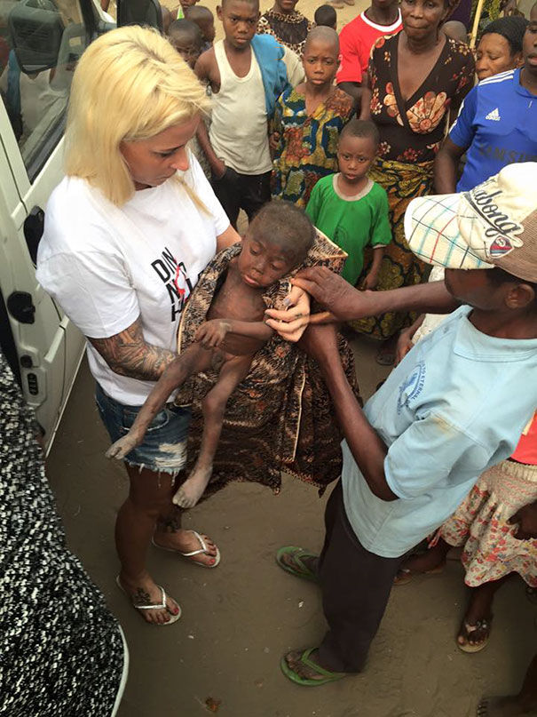 Danish aid worker Anja found him on January 31st and named him Hope - Heartbreaking Moment When A 2-Year-Old Left To Die Is Given Water In Nigeria Danish aid worker Anja found him on January 31st and named him Hope - Heartbreaking Moment When A 2-Year-Old Left To Die Is Given Water In Nigeria