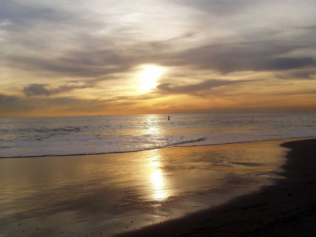 http://2.bp.blogspot.com/-OxkP7BXT2ys/Td5CslWe0NI/AAAAAAAAAlg/waiU6mrVQxw/s1600/1150798104_800x600_laguna-beach-wallpaper-sunset-laguna-beach.jpg