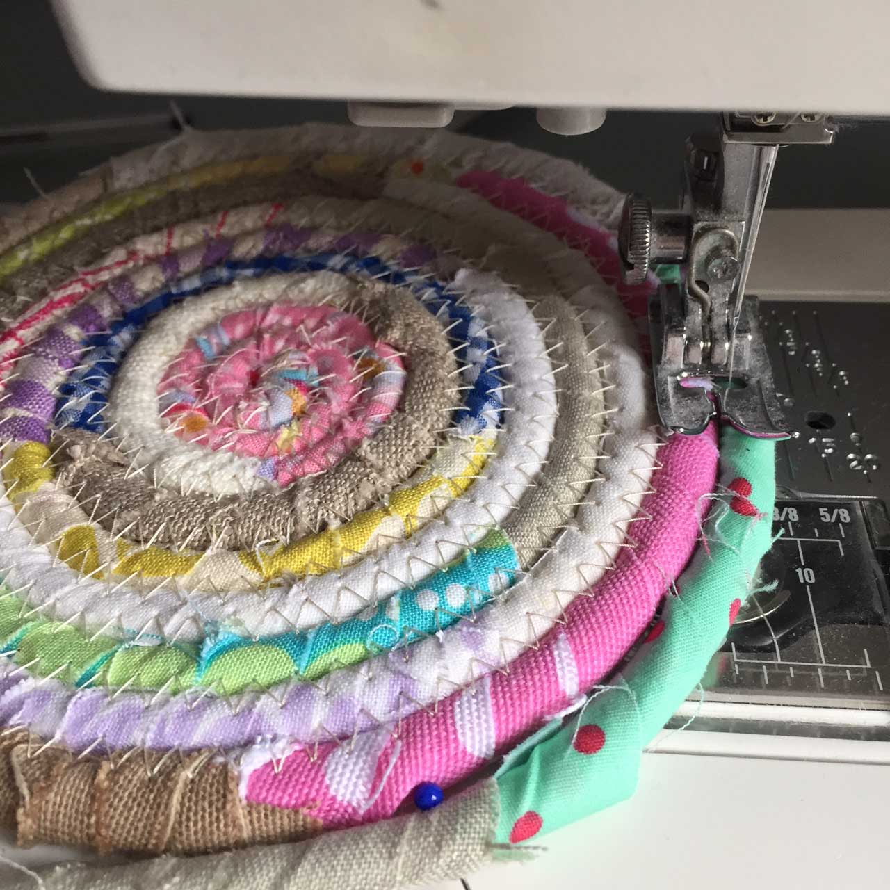 Roxy Creations: Easy rope basket tutorial