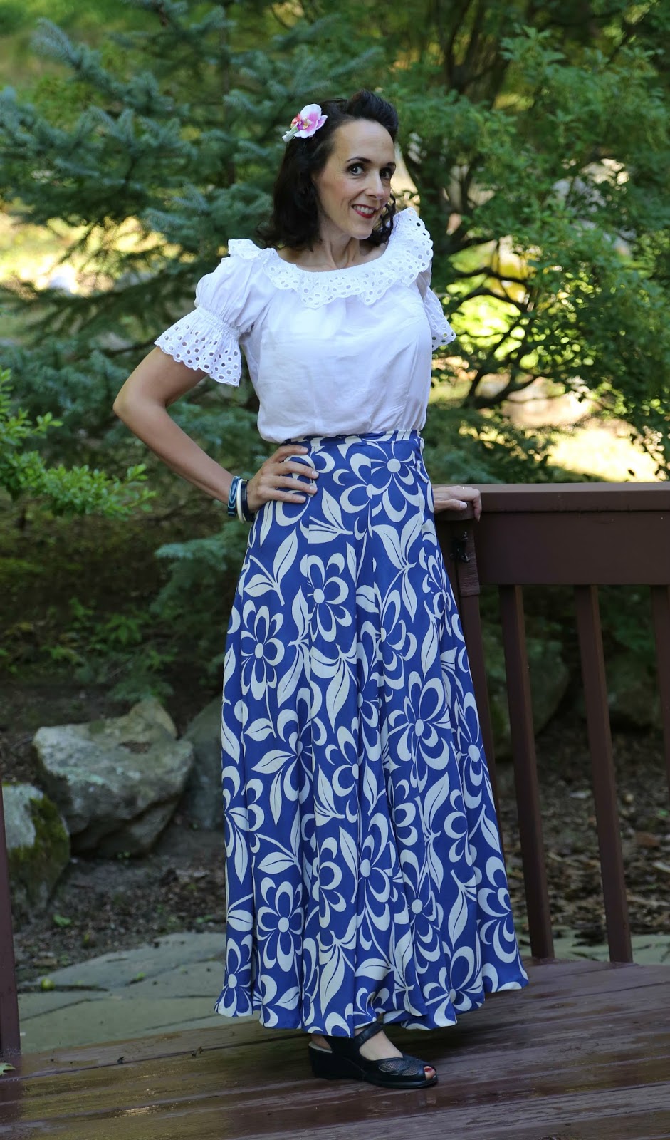 Dividing Vintage Moments : Peasant Blouse and a Skirt, Vintage Style
