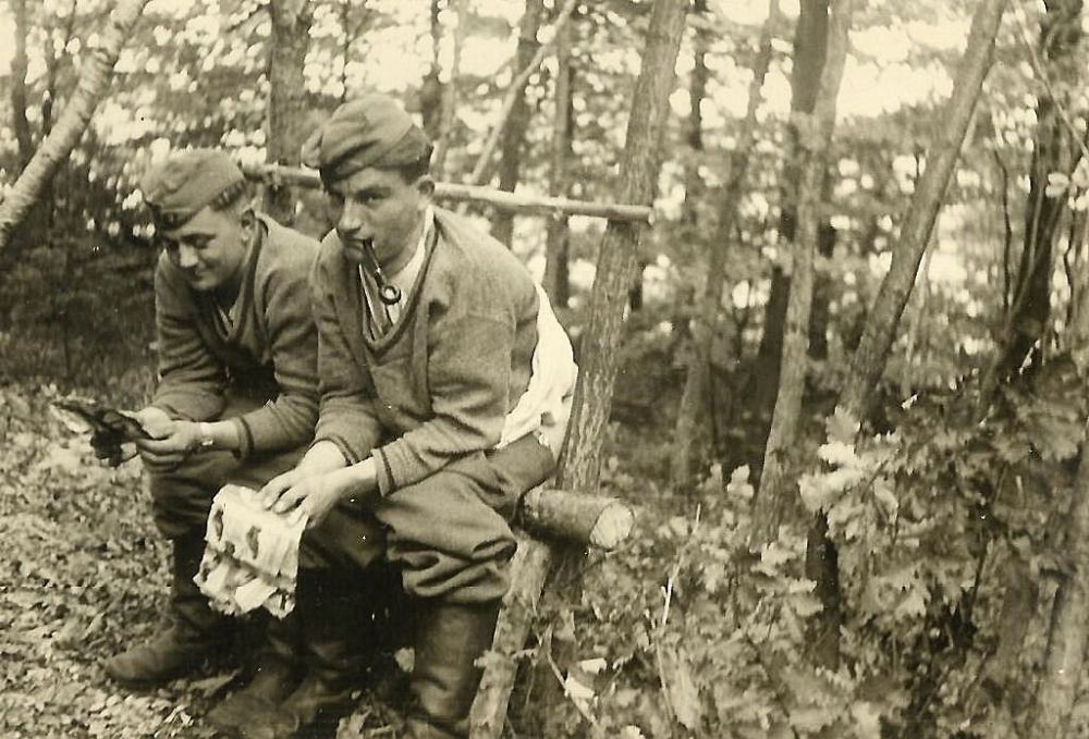 20 Candid Vintage Photographs That Show German Soldiers Using Latrines