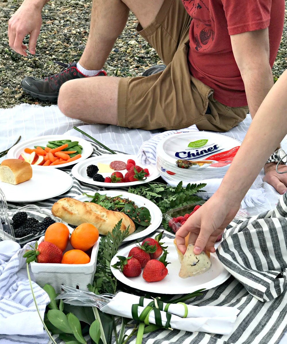 How to Plan the Perfect Beach Picnic