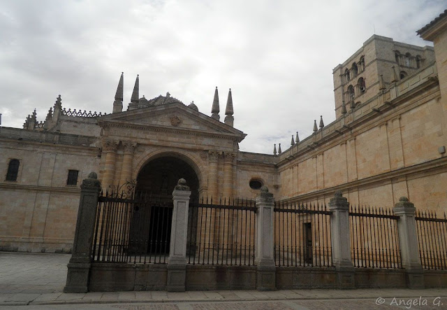Catedral de Zamora vista desde la plaza de la Catedral