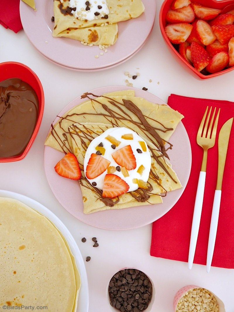 French Crepes Pancake Recipe - these easy to make, delicious treats are perfect for dessert course or snacks - learn to make it at home! by BirdsParty.com @birdsparty #crepes #pancakes #frenchcrepes #frenchdessert #frenchrecipe #pancakeparty #crepeparty