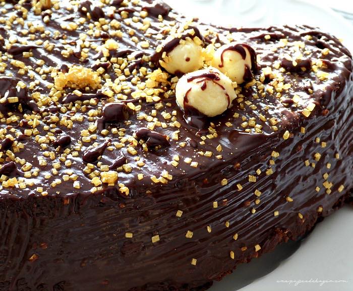 brownie chocolate al microondas brownie de chocolate con azucarillos de oro y chocolate blanco en forma de corazón para #san Valentin