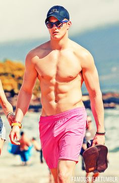 GAY MANS PLEASURE: ALEXANDER LUDWIG HAS AN IMPRESSIVE PACKAGE