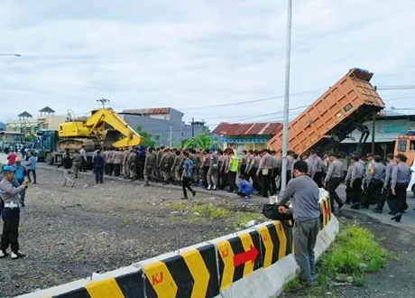 Ratusan Aparat Dikerahkan Kawal Pengerjaan Jalan Padang By Pass