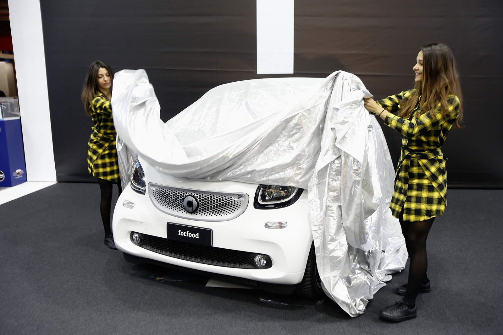 Smart Forfood Rolls Into Bologna As The World's Tiniest Gourmet Food