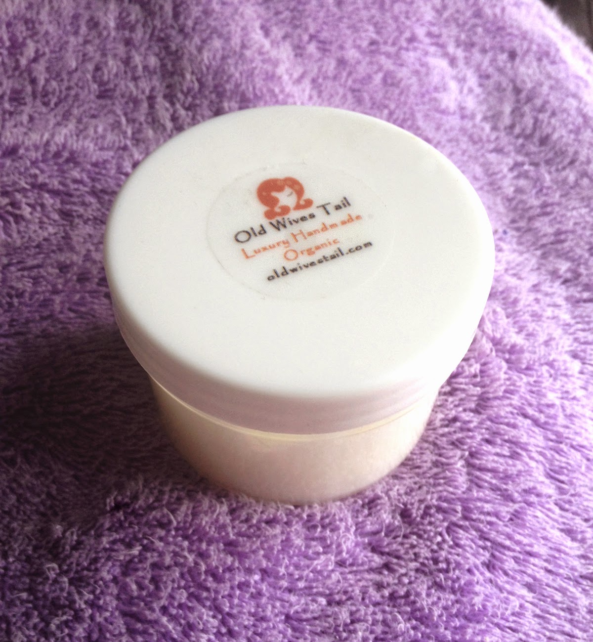 Chameleonesque Crueltyfree beauty blog. Review Coco Loco Organic