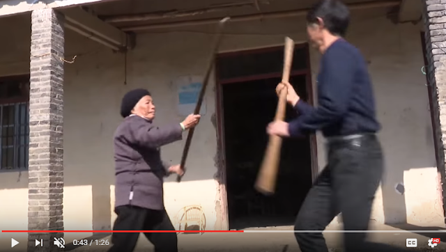 Salut! Usia 93 Tahun Nenek Ini Masih Aktif Mengajar Kung Fu