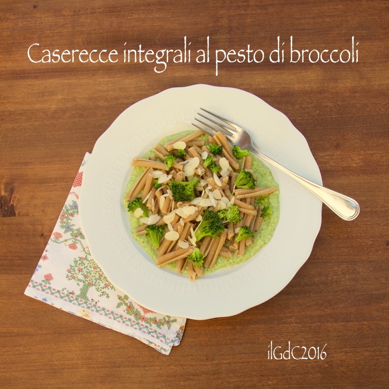 Caserecce integrali al pesto cremoso di broccoli e mandorle