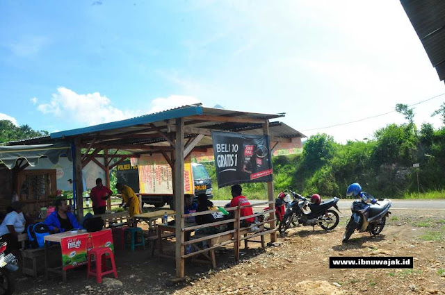 Tempat Berkumpul Sebelum Ke Pantai Nglarap Tempat Berkumpul Sebelum Ke Pantai Nglarap