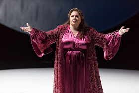 IN PERFORMANCE: soprano ANGELA MEADE in the title rôle in Washington National Opera’s production of Georg Friedrich Händel’s ALCINA, November 2017 [Photo by Scott Suchman, © by Washington National Opera]