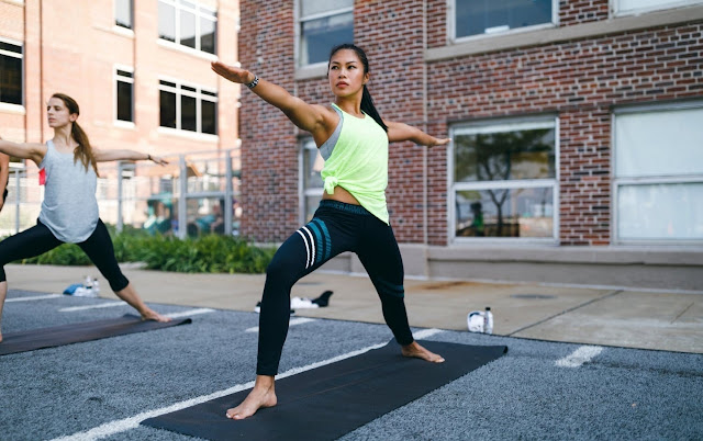 4 Tư thế Yoga cho người mới bắt đầu 4 Tư thế Yoga cho người mới bắt đầu