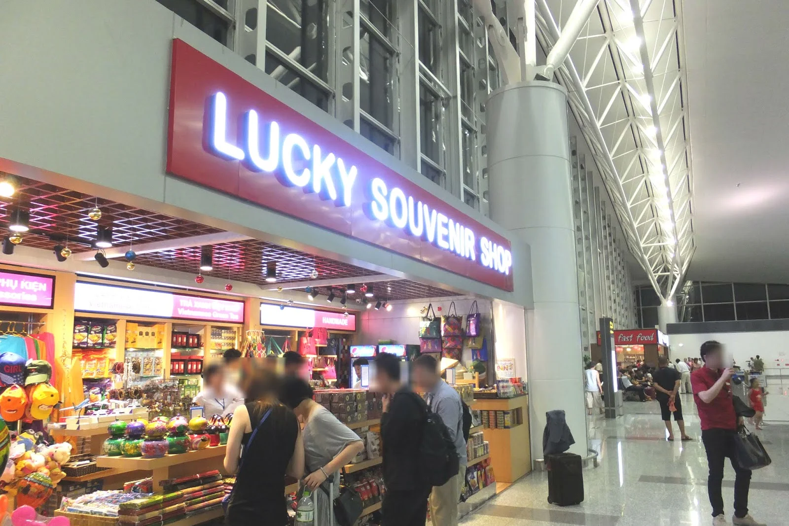 noibaiairport-lucky-souvenir-shop ノイバイ空港のお土産屋さん