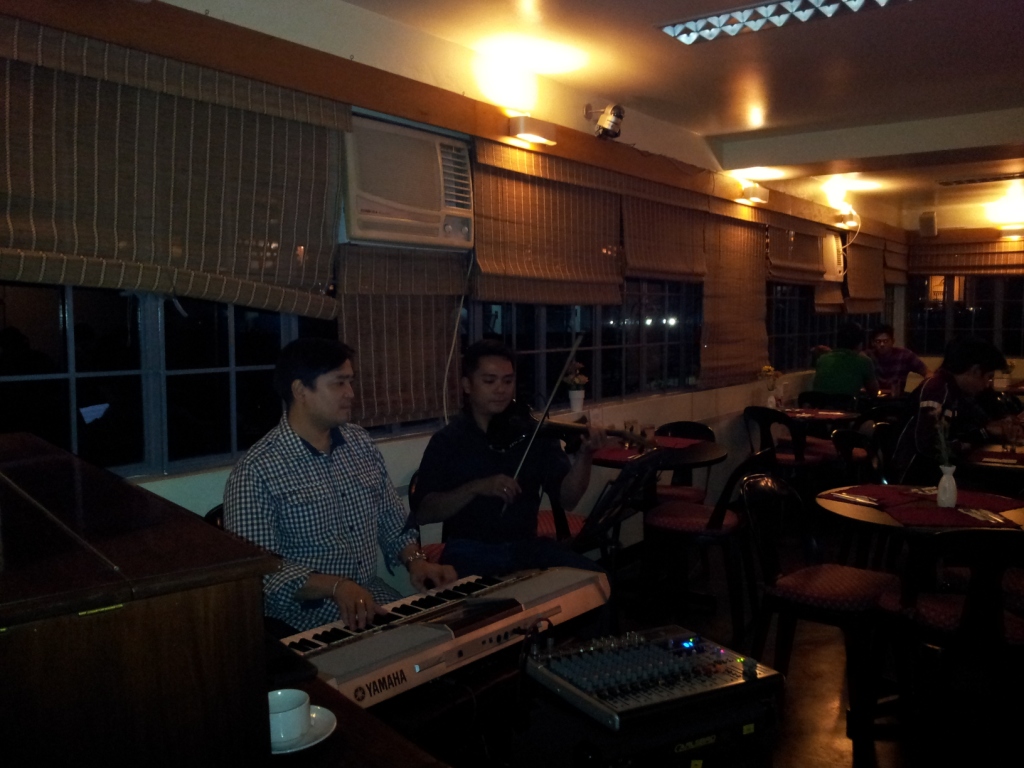 Pinoy Roadtrip UP DILIMAN Chocolate Kiss Cafe at Night