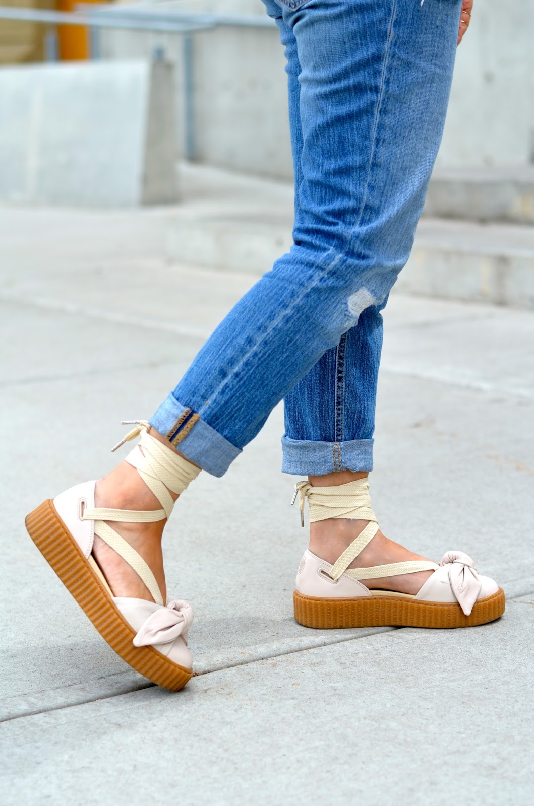 bow creeper sandals outfit