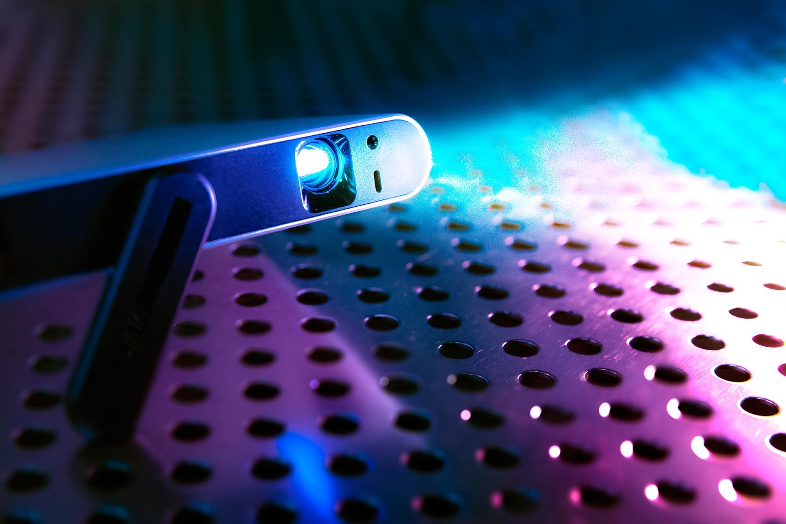 Whitelight lasers challenge LEDs in directional lighting applications