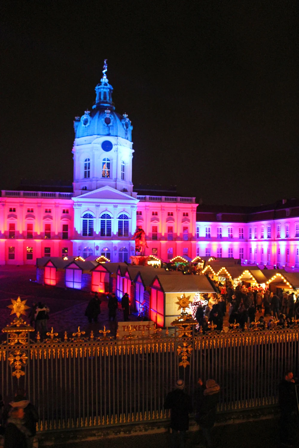 Weihnachtsmarkt vor dem Schloss Charlottenburg, Berlin Christmas markets - luxury travel blog