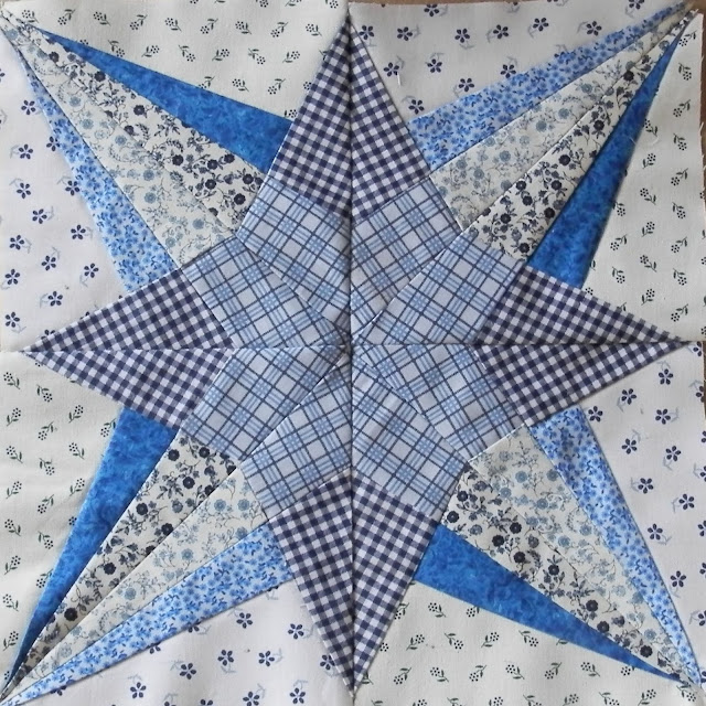 Spotlight Star from the Lucky Star Quilt being made by Brodeuse Bressane