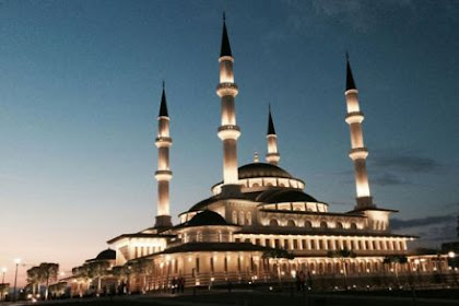  Presiden Turki Recep Tayyip Erdogan kumandangkan azan subuh di Masjid 'Bestepe' Istana Kepresidenan