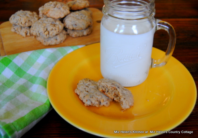 Oatmeal Toffee Crispy Cookies at Miz Helen's Country Cottage