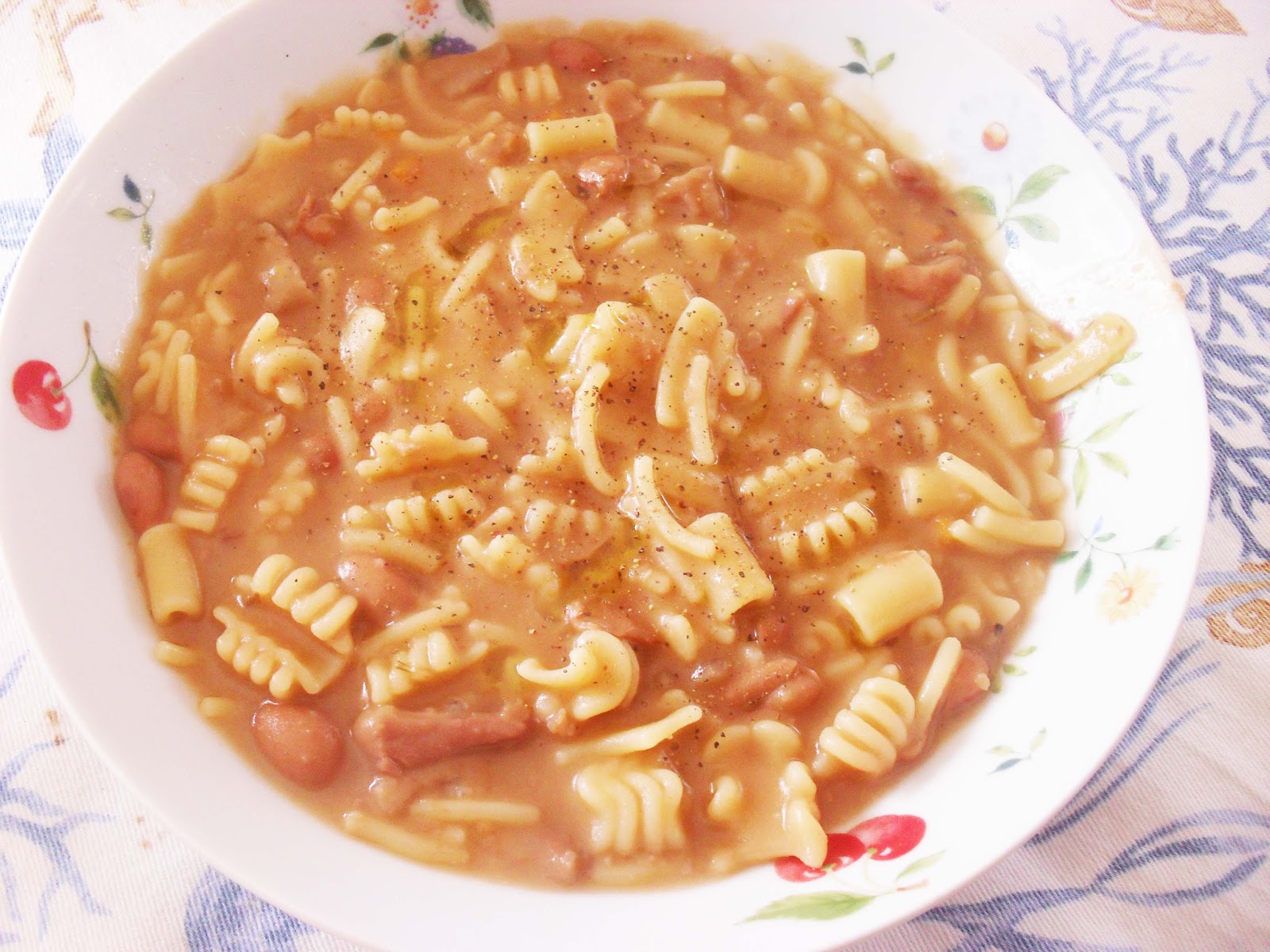 Peccati di Gola Pasta e fagioli con vino rosso e prosciutto crudo