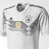 Com ou sem as cores da bandeira? Como você prefere que seja a nova camisa da Alemanha?