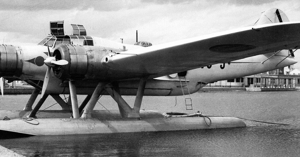 Airplanes in the skies + FAF history CANT Z.506