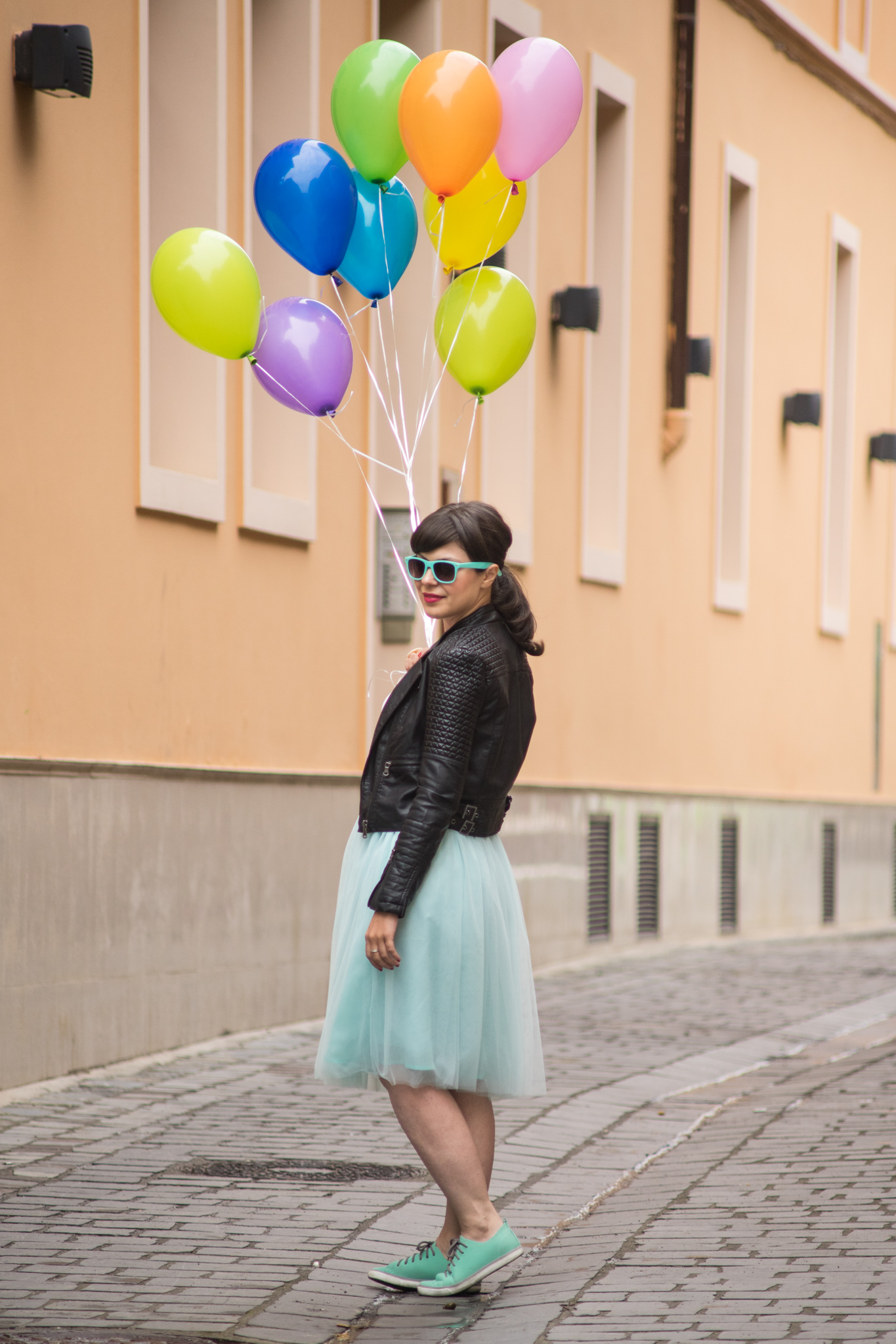 special 30th birthday photo shoot - tutu, bows and colorful balloons koton mint tulle skirt mint sneakers h&m crop top pink bow new yorker leather jacket rockish vibes rock brasov transfagarasan romania 