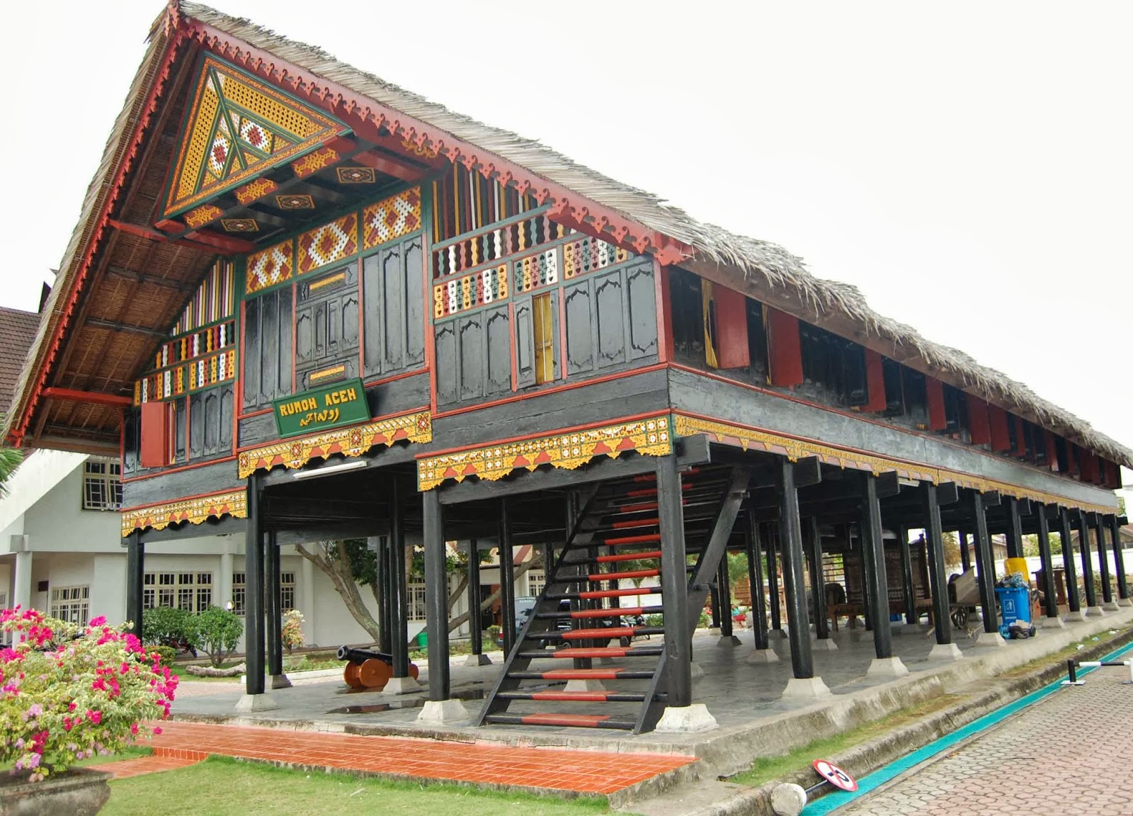Download this Rumah Adat Tradisional Aceh picture