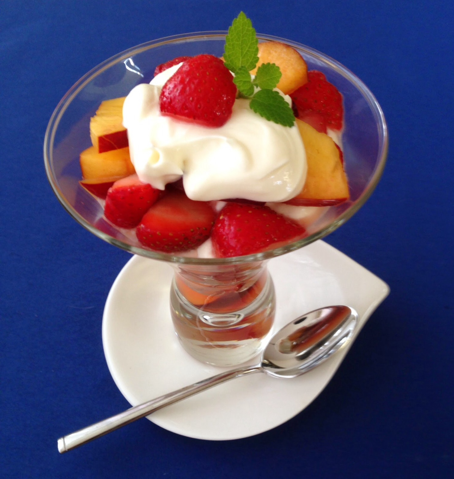 Kochdiele: Mascarpone-Crème auf Nektarinen-Erdbeersalat