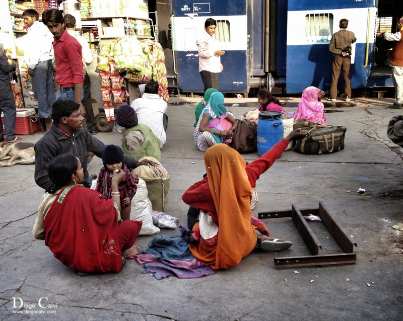 Los Colores de la India - Vuelta al Mundo - Blogs de India - La caotica Delhi (2)