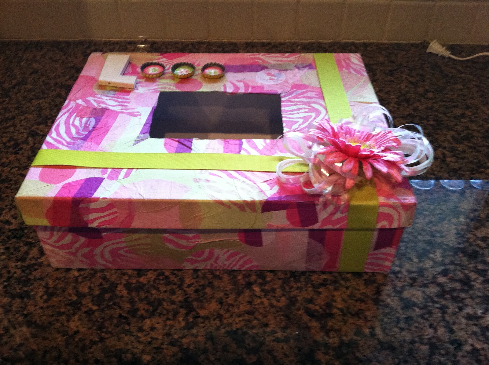 Dixie of all Trades: Cute and easy valentines box idea