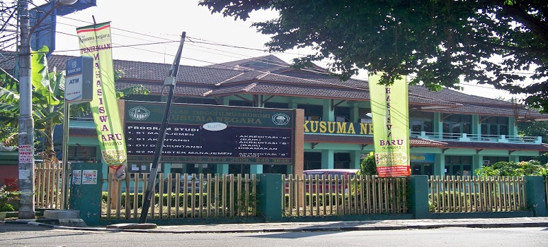 Gedung Sekolah Tinggi Ilmu Ekonomi Kesuma Negara.