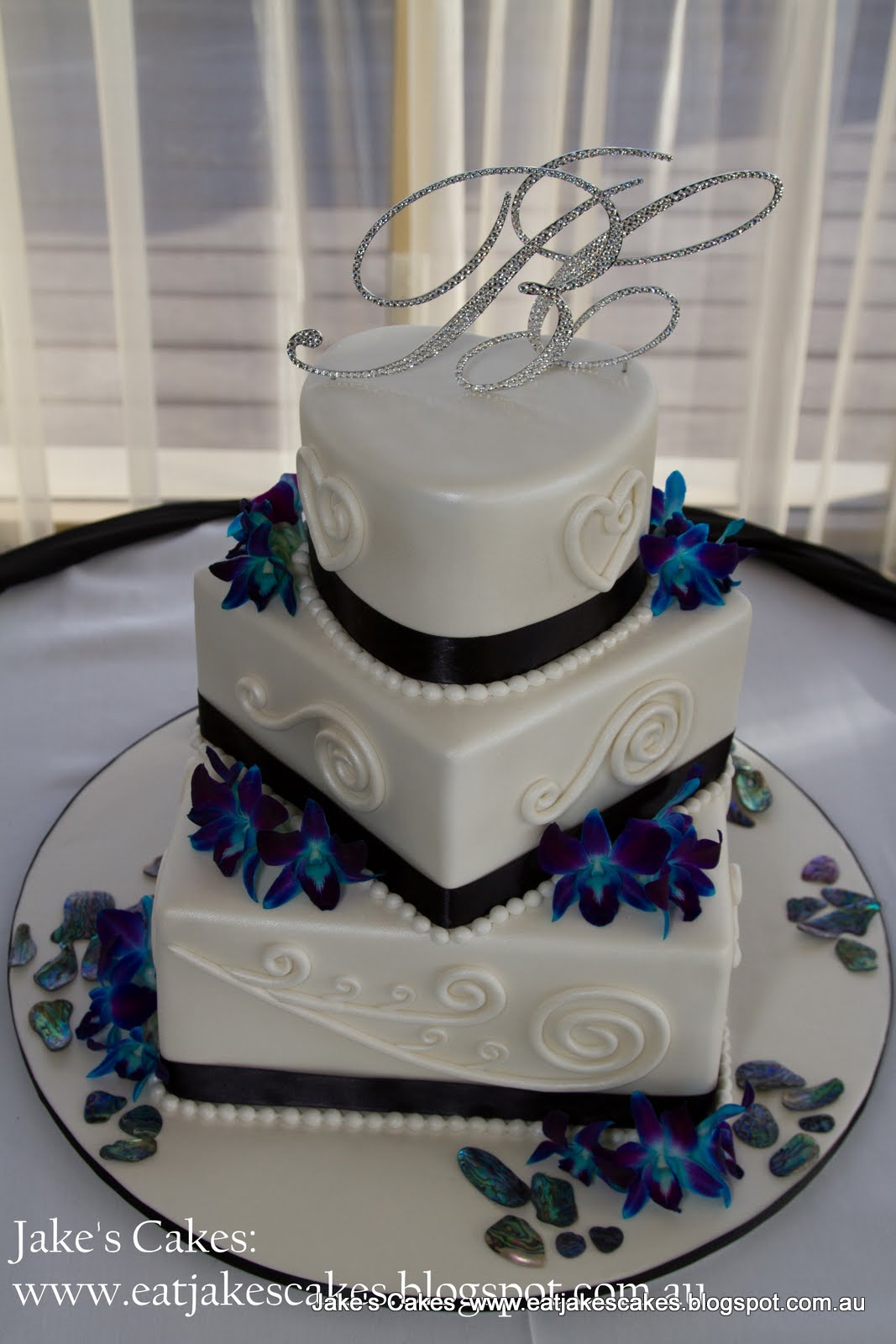 Jake s Cakes  New Zealand  inspired Koru symbol wedding  cake 