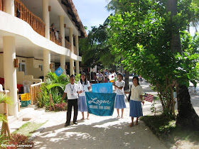 Malapascua, school procession