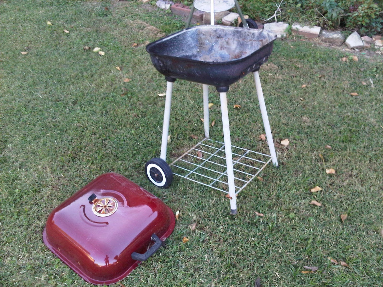 Blog Blog Blog DIY Fire Pit (From an old Charcoal Grill)
