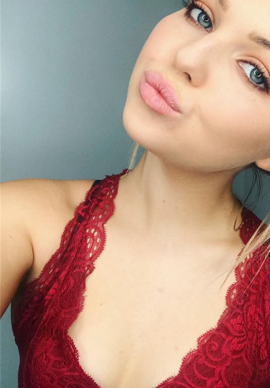 Vanessa Kirby Movies List And Roles The Graham Norton Show