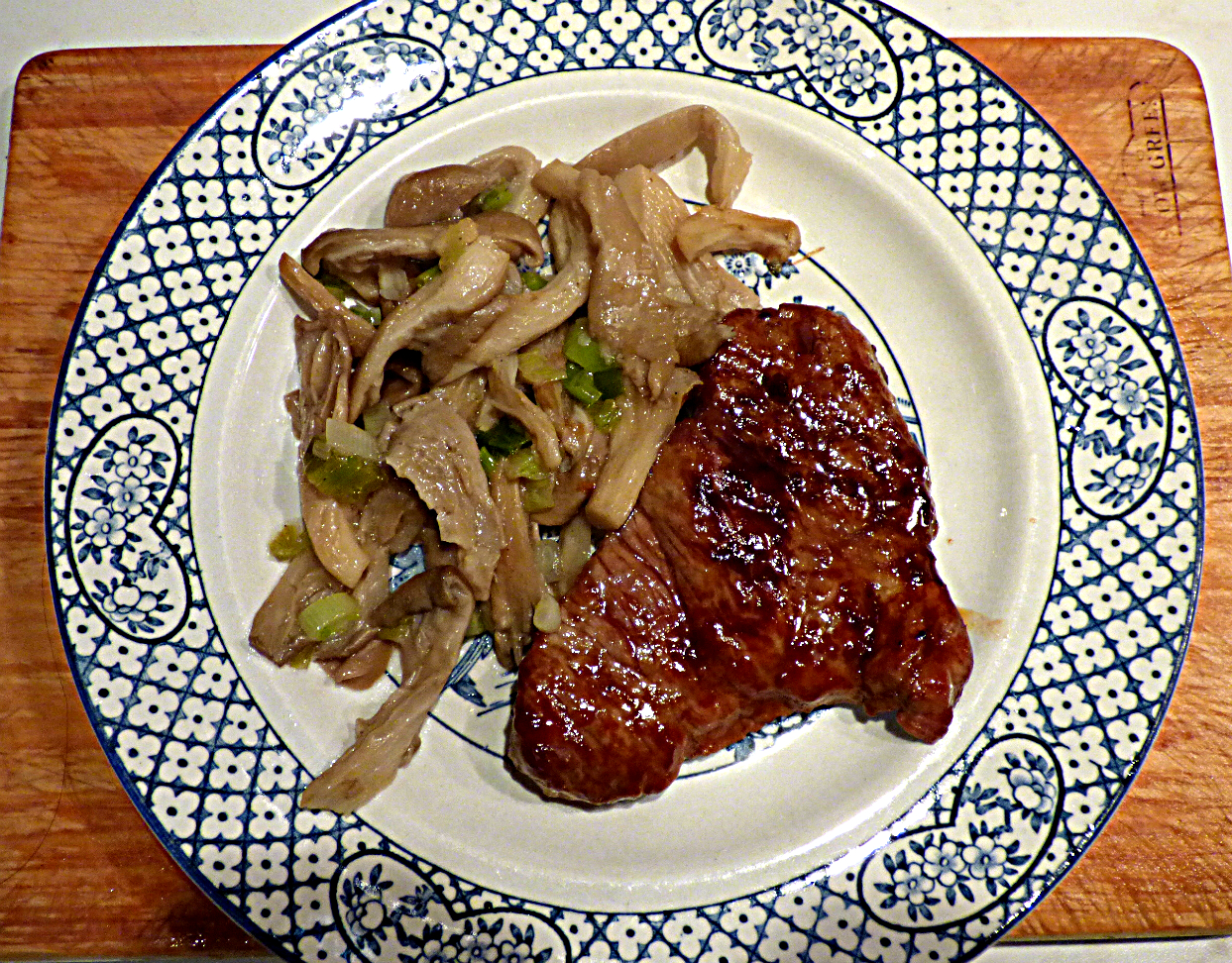 Chez Maximka Grilled tuna steak with exotic mushrooms