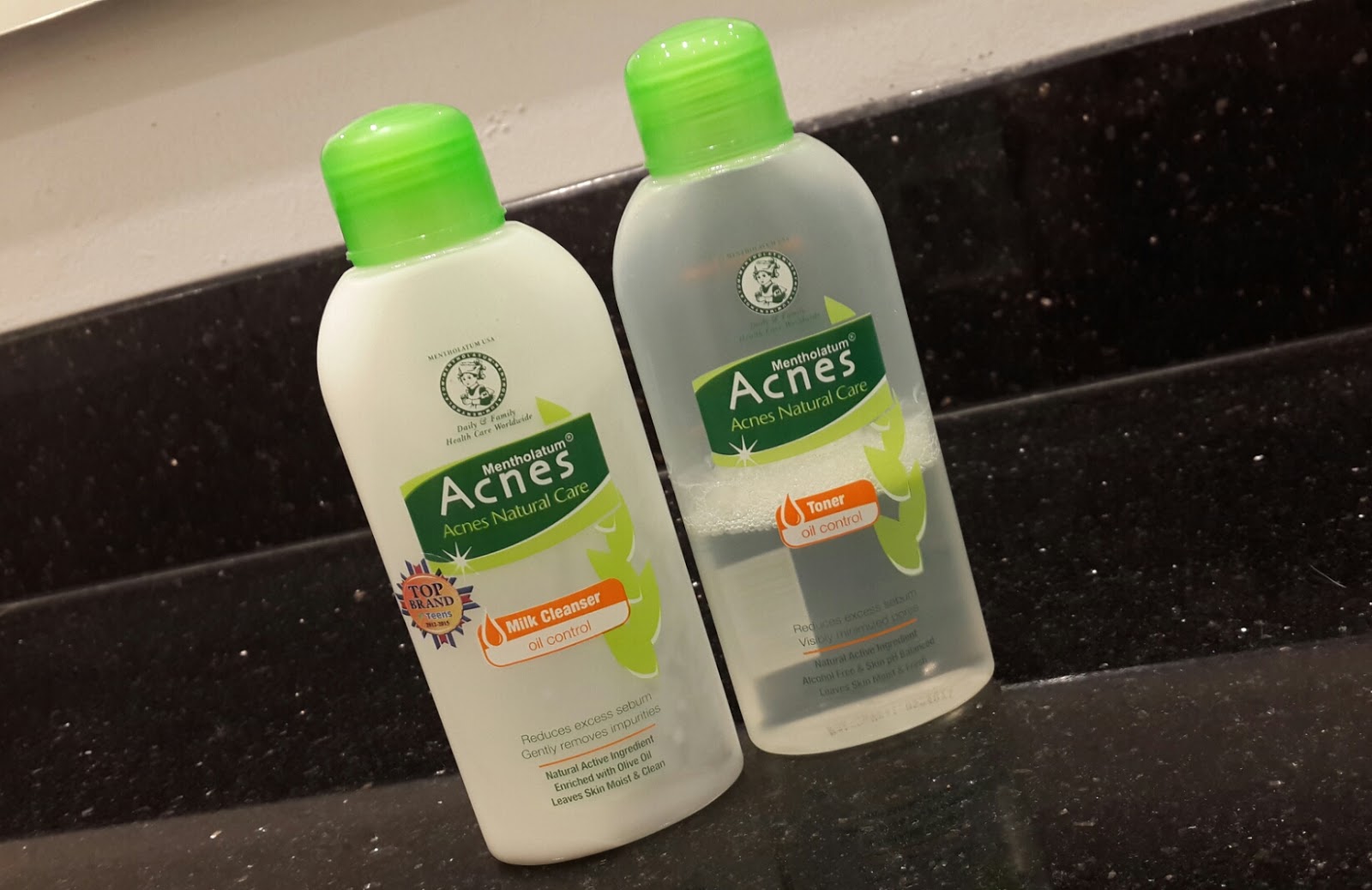 Review Acnes Natural Care Oil Control Milk Cleanser Toner Make Up Remover Untuk Kulit Berminyak Dan Berjerawat Carolline S Beauty Blog