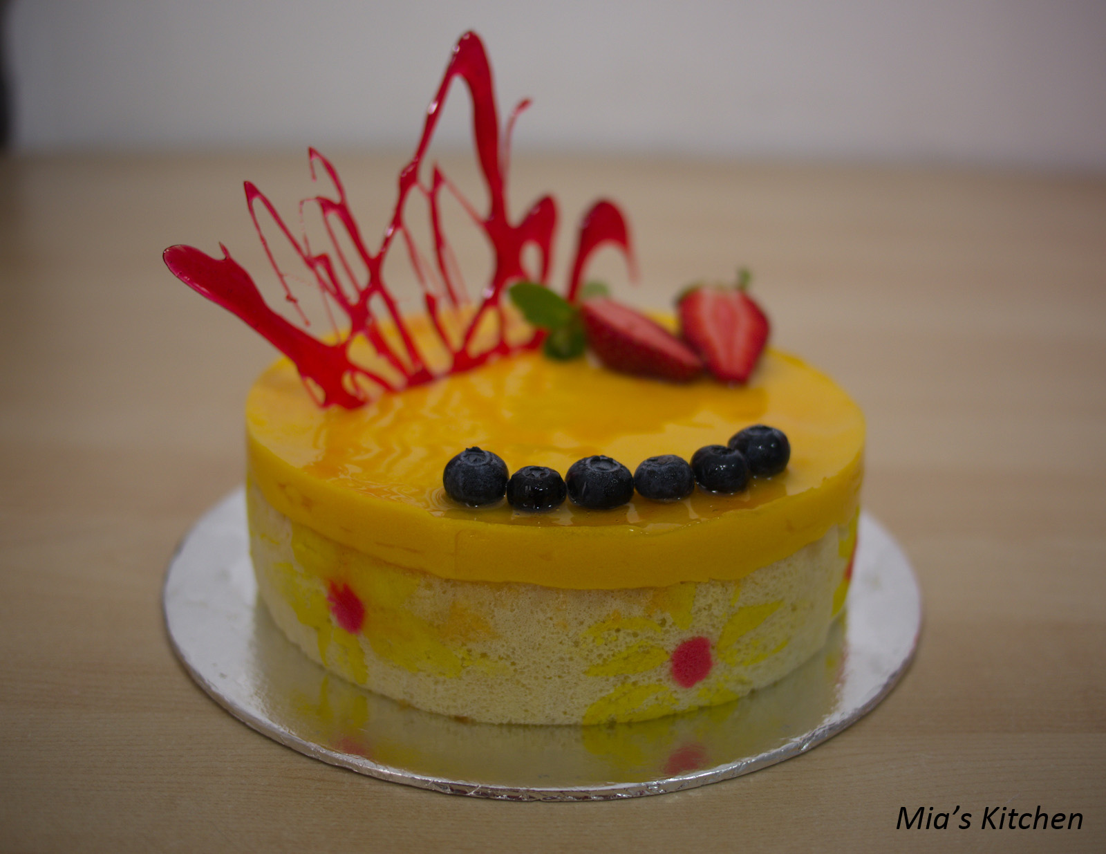 「巴黎贝甜」推出5款七夕限定新品：想见你玫瑰樱桃慕斯蛋糕、相思蓝莓酸奶慕斯蛋糕…-FoodTalks全球食品资讯