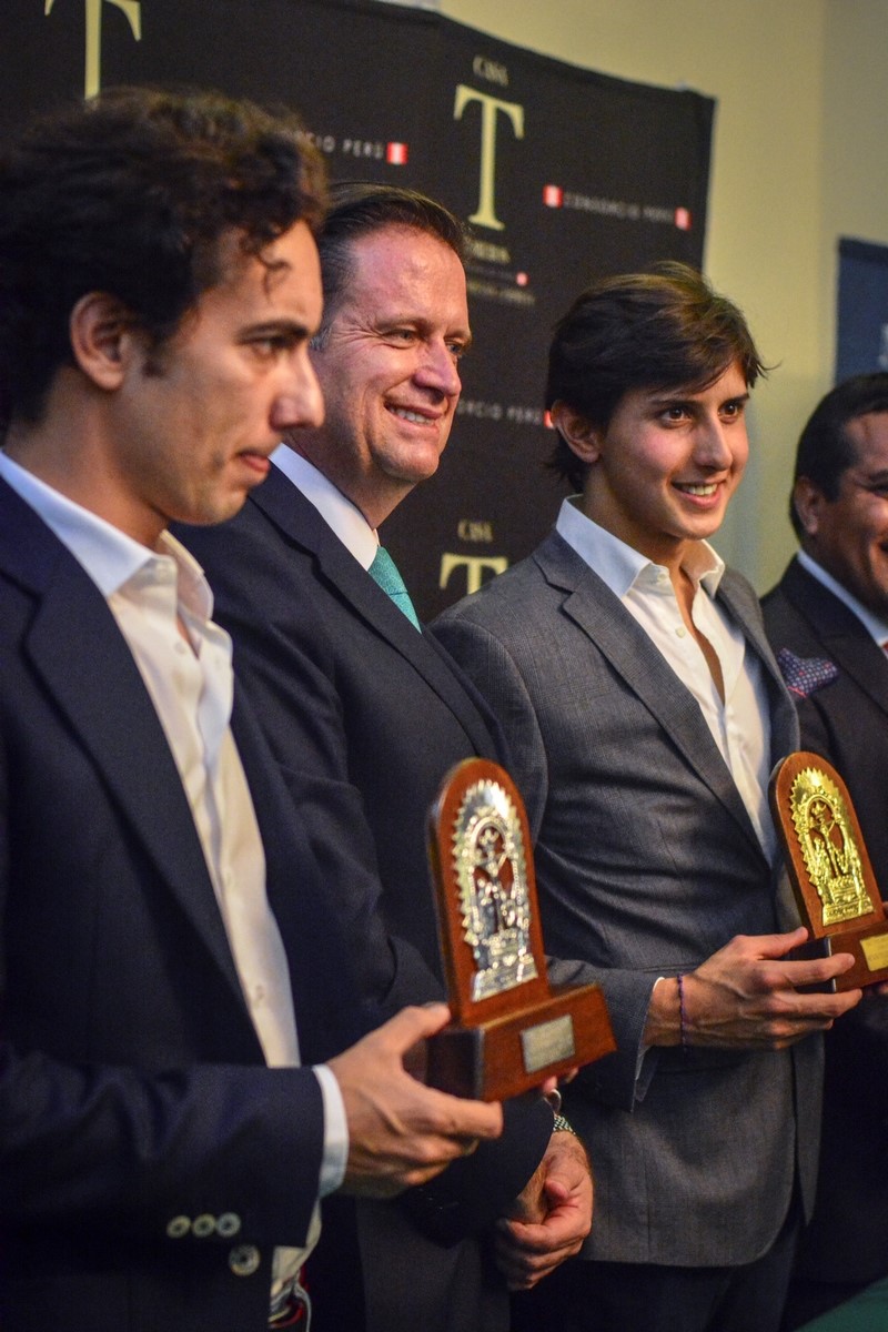 Perú Taurino ANDRÉS ROCA REY GANA EL ESCAPULARIO DE ORO Y GARCÍA
