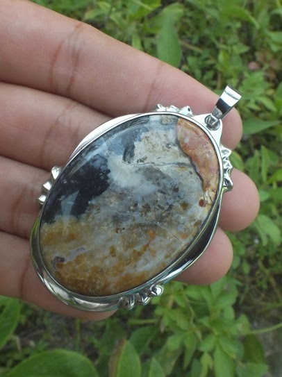 natural pictorial agate 
