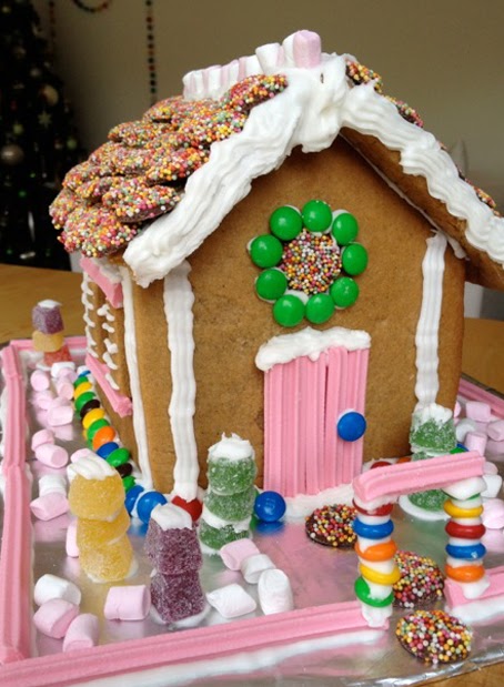 the red thread: Our Gingerbread House