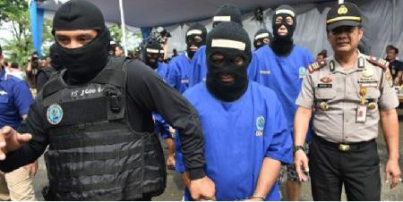 Tin tuc phap luat ngay 1/6: Tuyen an tu hinh ke giet vo va tinh dich - Anh 9