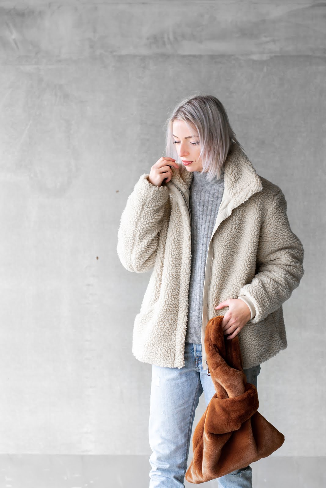 Teddy coat, h&m, fluffy, bag, fur, levi's 501 skinny, hiker boots, outfit, minimal, street style, sacha shoes