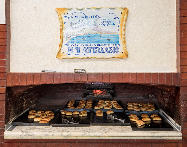warming oven, Fratelli Attanasio Top 18 bakeries in Naples