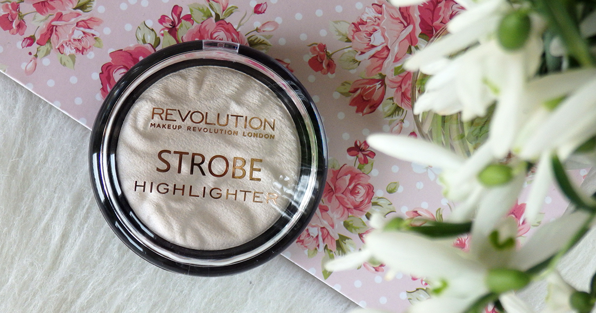 Idol bagværk Kommerciel Review: Makeup Revolution Strobe Highlighter - Ever Glow Lights - Adjusting  Beauty