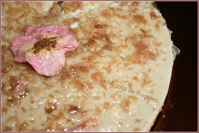  TARTA DE QUESO Y MERMELADA DE PÉTALOS DE ROSA 
